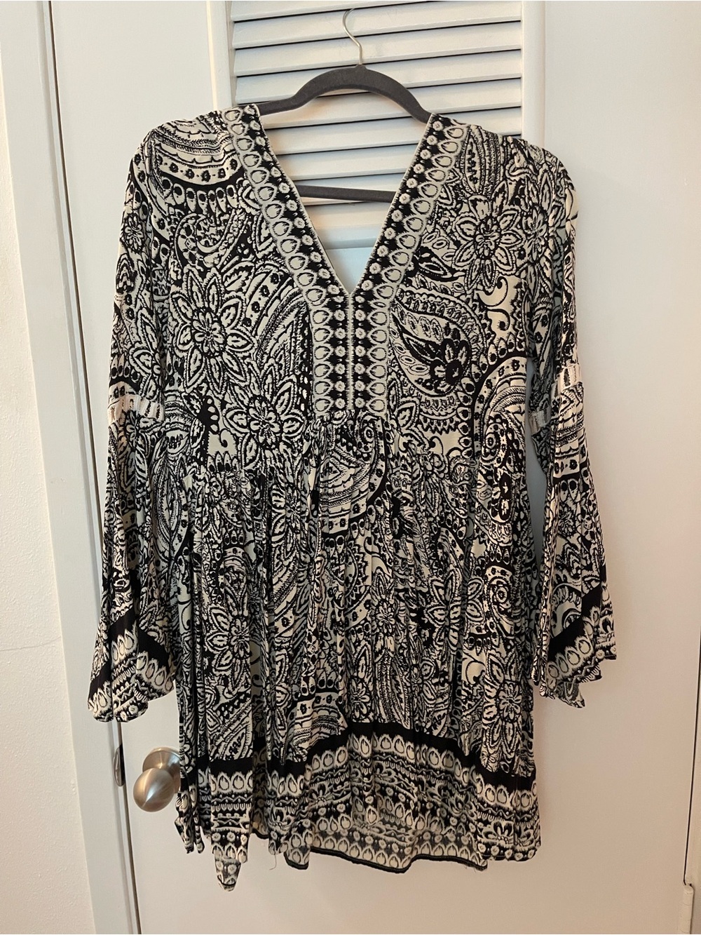 Umgee Black & White Paisley V-Neck Tiered Tunic Dress